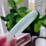 飘绿圆条手镯